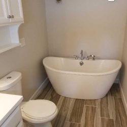 Free standing bath tub